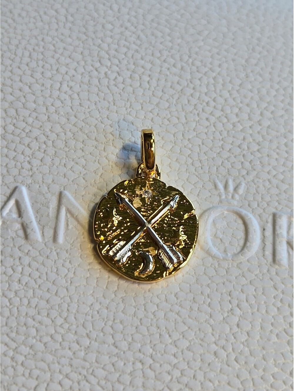 Pandora s925 silver charm medallion ale met
